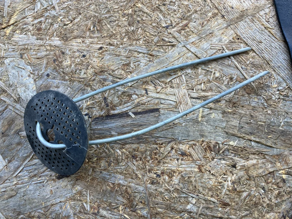 曲がった固定ピン