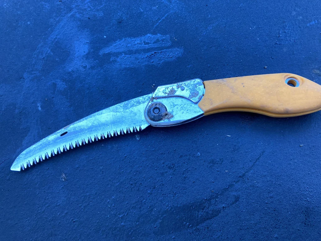 竹をカットするのこぎり