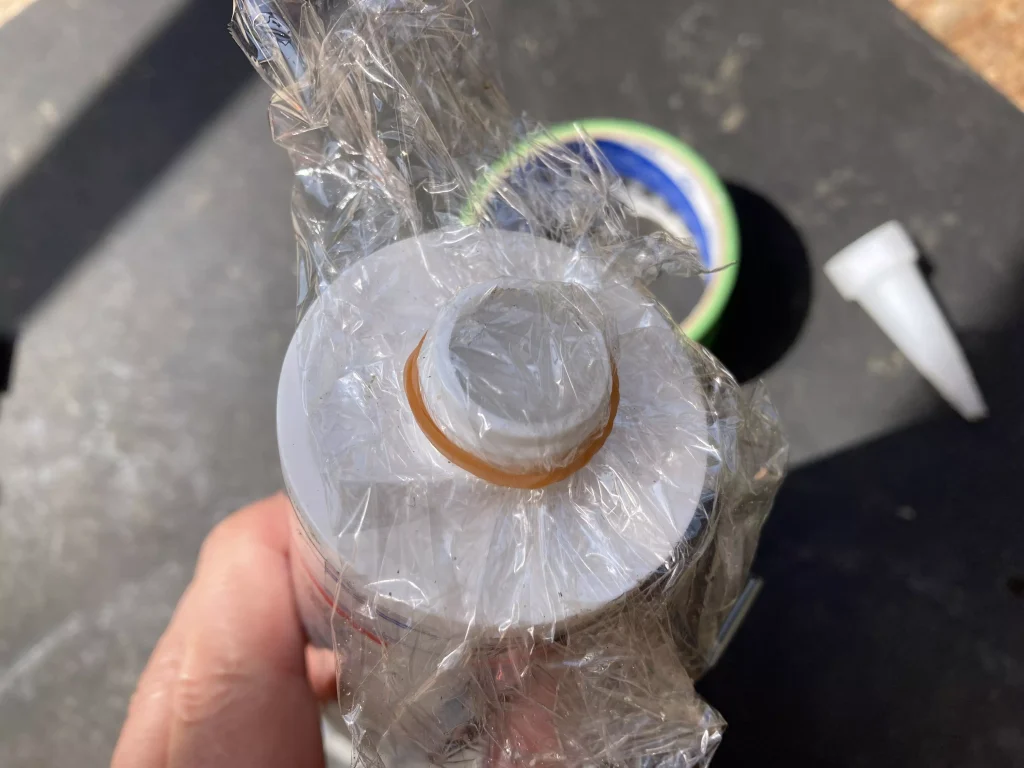 コーキング剤が固まらない方法-サランラップ