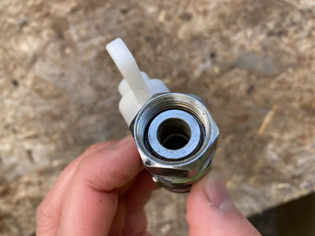 パッキンを入れていないGネジ