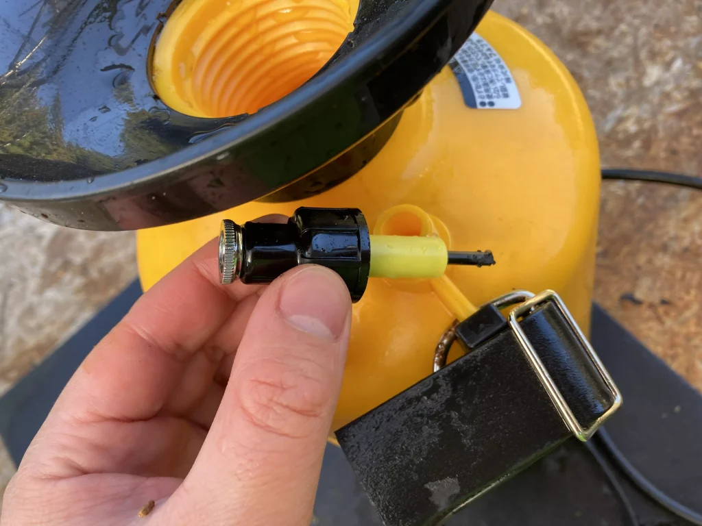 減圧弁とタンク