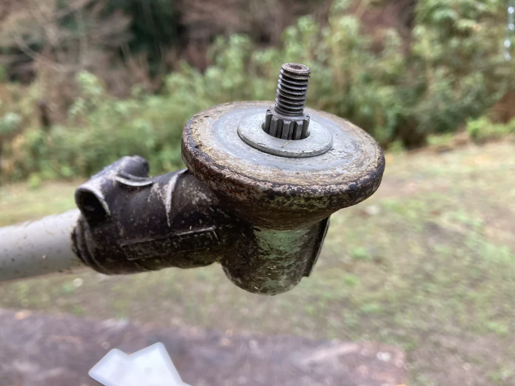 受け金具：正しい向き